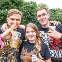 Hannes (von links), Sophia und Pascal aus Nordenham besuchten zusammen da Fonsstock.