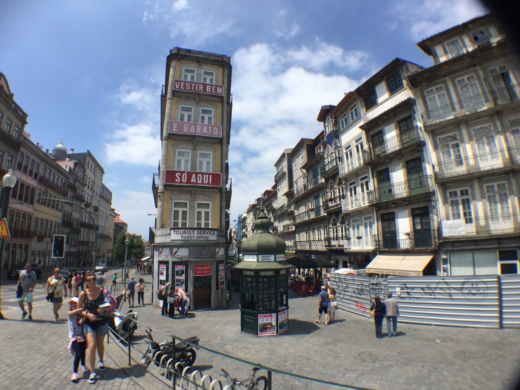 In Porto ist es an manchen Stellen auch mal ein bisschen enger (Bild: Mareike Wübben)