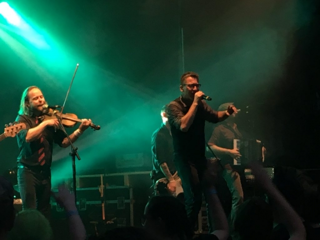 Rockten auf irische Art: "Fiddler's Green". (Bild: Verena Sieling)