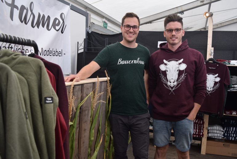 Markus Gierke präsentieren bei den Landtagen Nord in Wüsting das Modelabel Ugly Farmer Clothing. (Bild: Chelsy Haß)