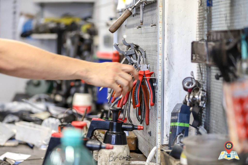 Arbeiten am Tallbike (Bild: Claus Hock)