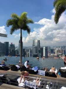 Der Infinitypool im Marina Bay Sands-Hotel (Bild: Emily Zimmermann)