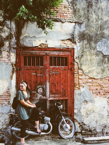Emily unterwegs in Asien (Bild: Emily Zimmermann)